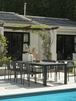 HSTEHAVE + KRISTIANSTADMesa HESTEHAVE L205/275 negro + 4 sillas KRISTIANSTAD verde
