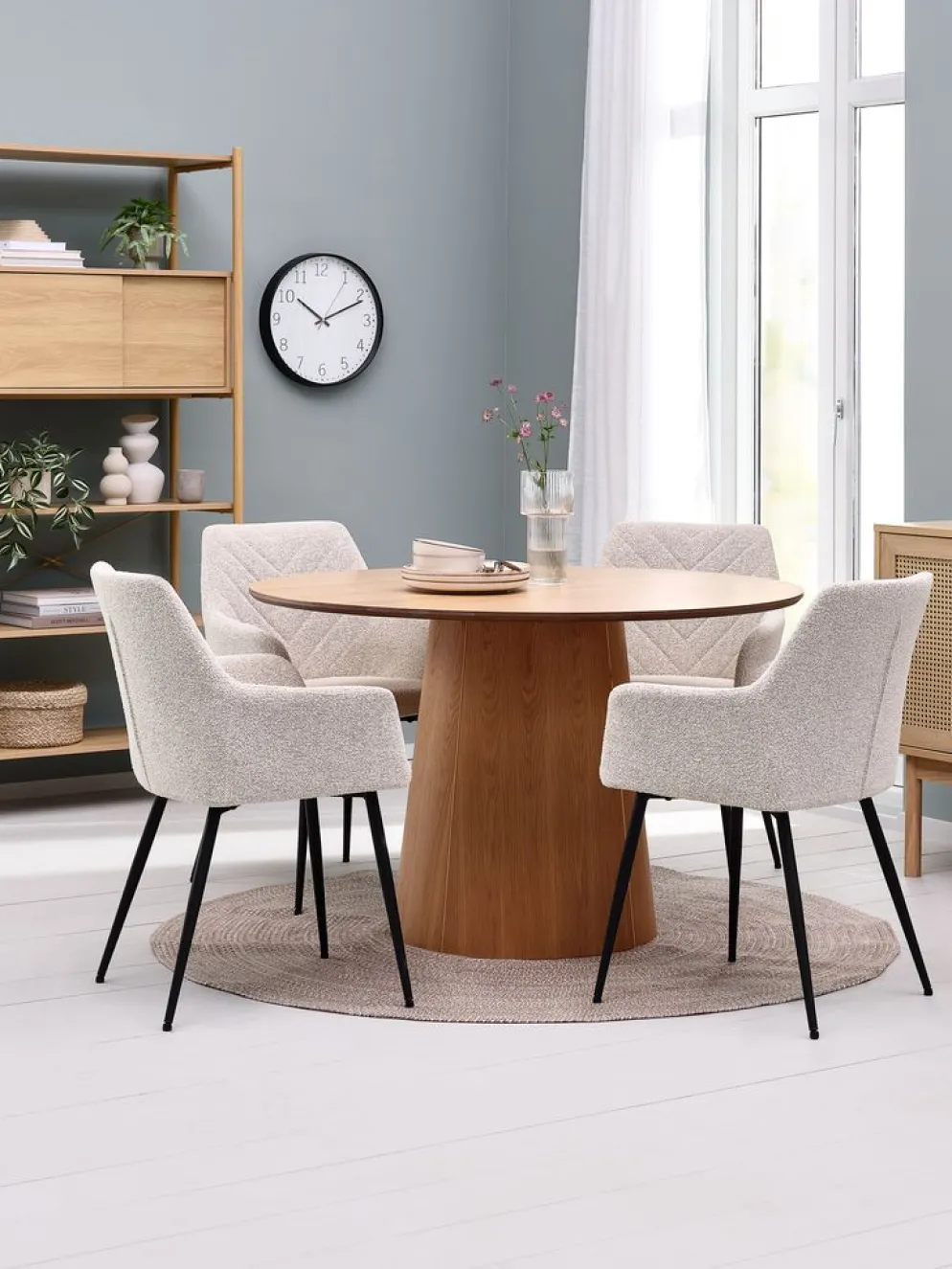 KLIPLEV + PURHUSMesa KLIPLEV Ø120 roble natural+4 sillas PURHUS blanco crudo