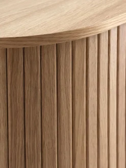 LYNGVIGAparador LYNGVIG 120cm 2 puertas persiana roble natural