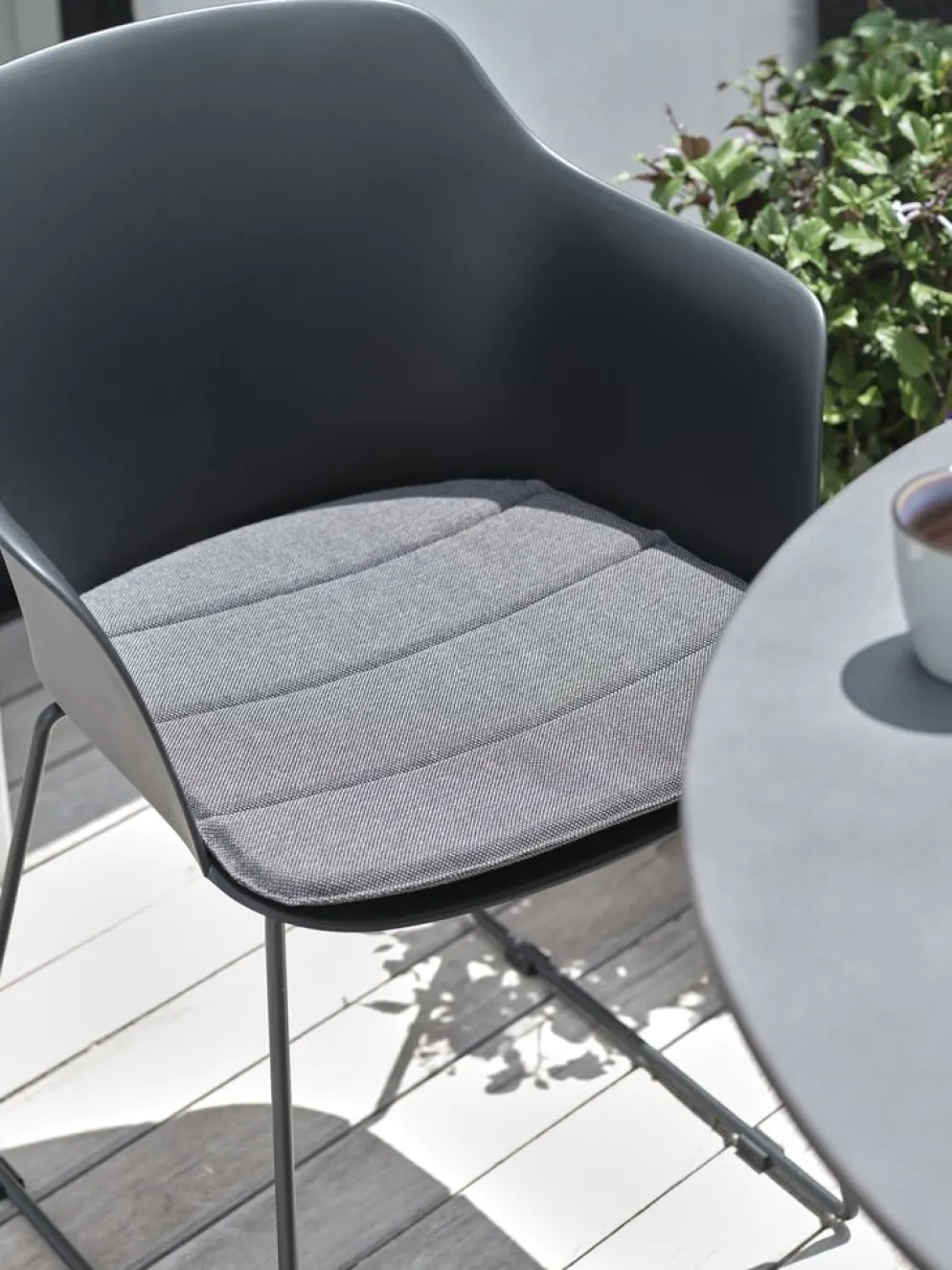SANDVEDCojín de jardín para silla SANDVED gris oscuro