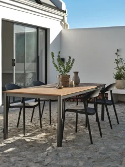 ULBJERG + NANNESTADMesa ULBJERG L214/297 madera dura + 4 sillas NANNESTAD